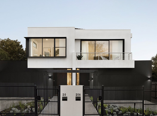 Arkaringa facade: dual occupancy home with black & white exterior and black fence